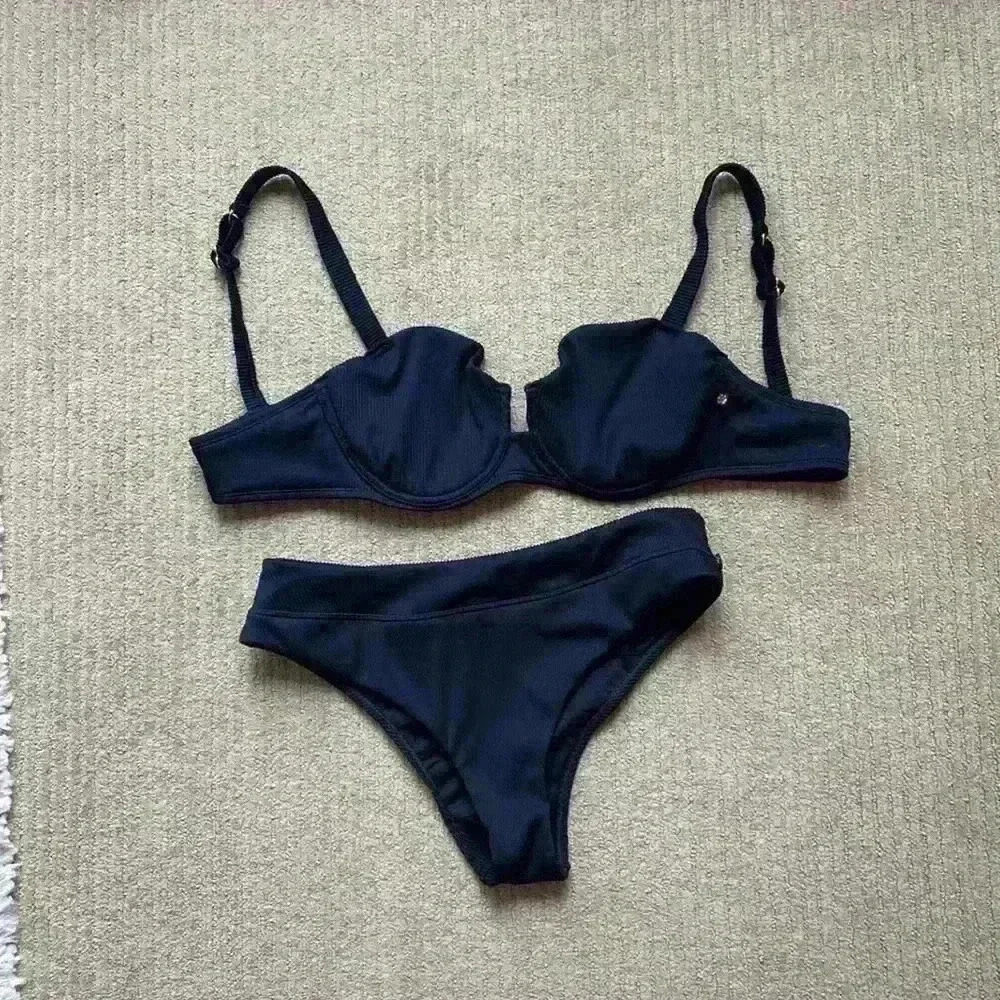 La Vie En Rose Textured  Bikini, black, top size XXL, bottom size L.